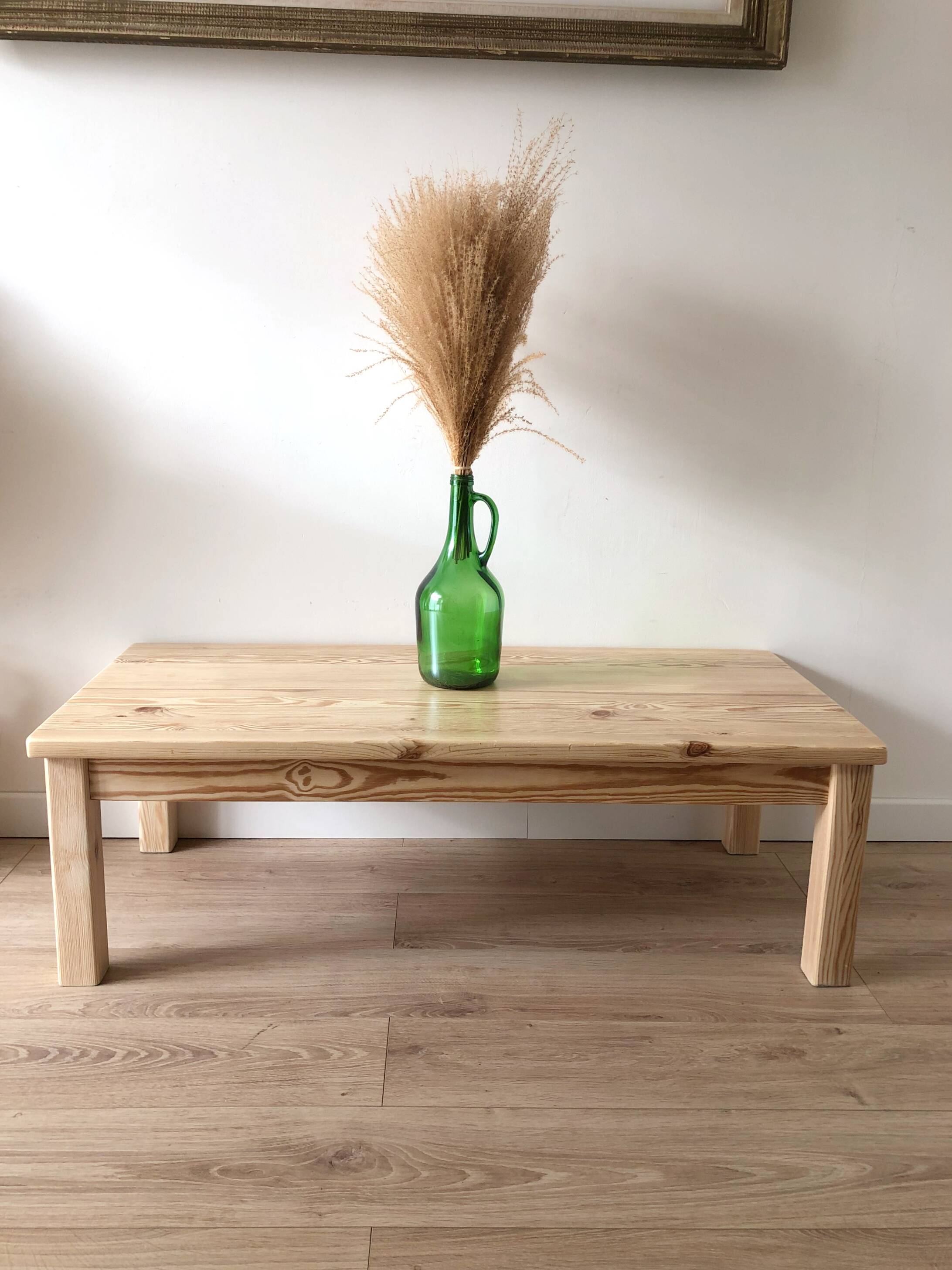 Farmhouse style coffee table, in solid pine