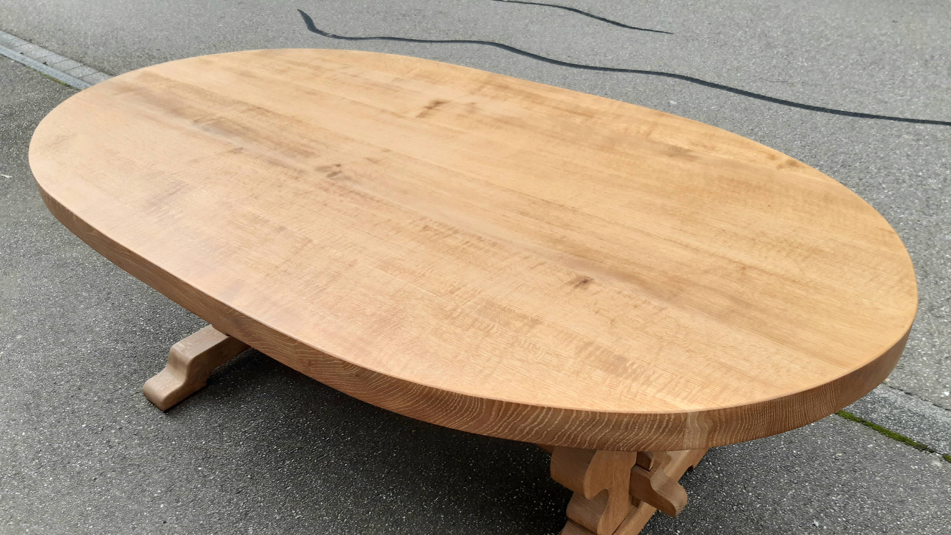 Oval farmhouse table