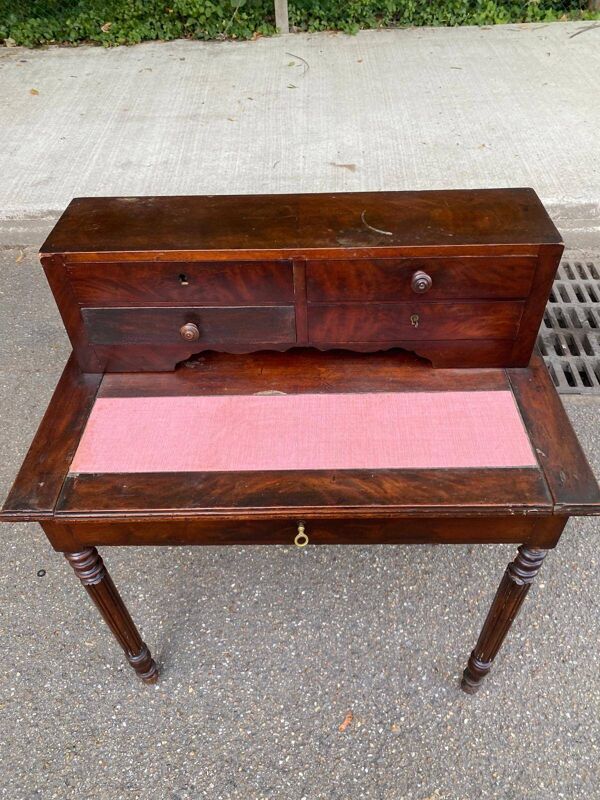 Bureau bonheur du jour avec rangements du 19ème