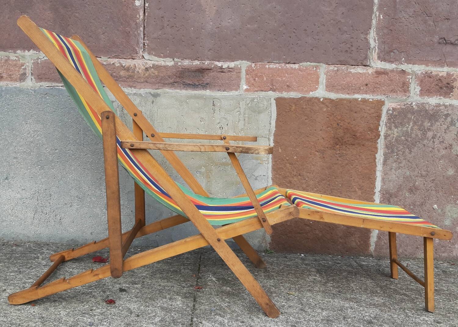 Vintage deckchair, lounge chair or chaise longue