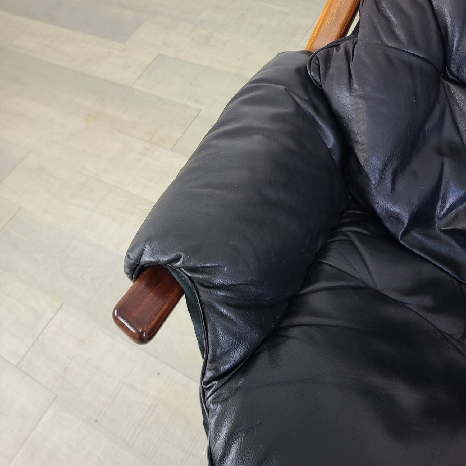 Fauteuil design scandinave cuir teck vintage Gote Mobler