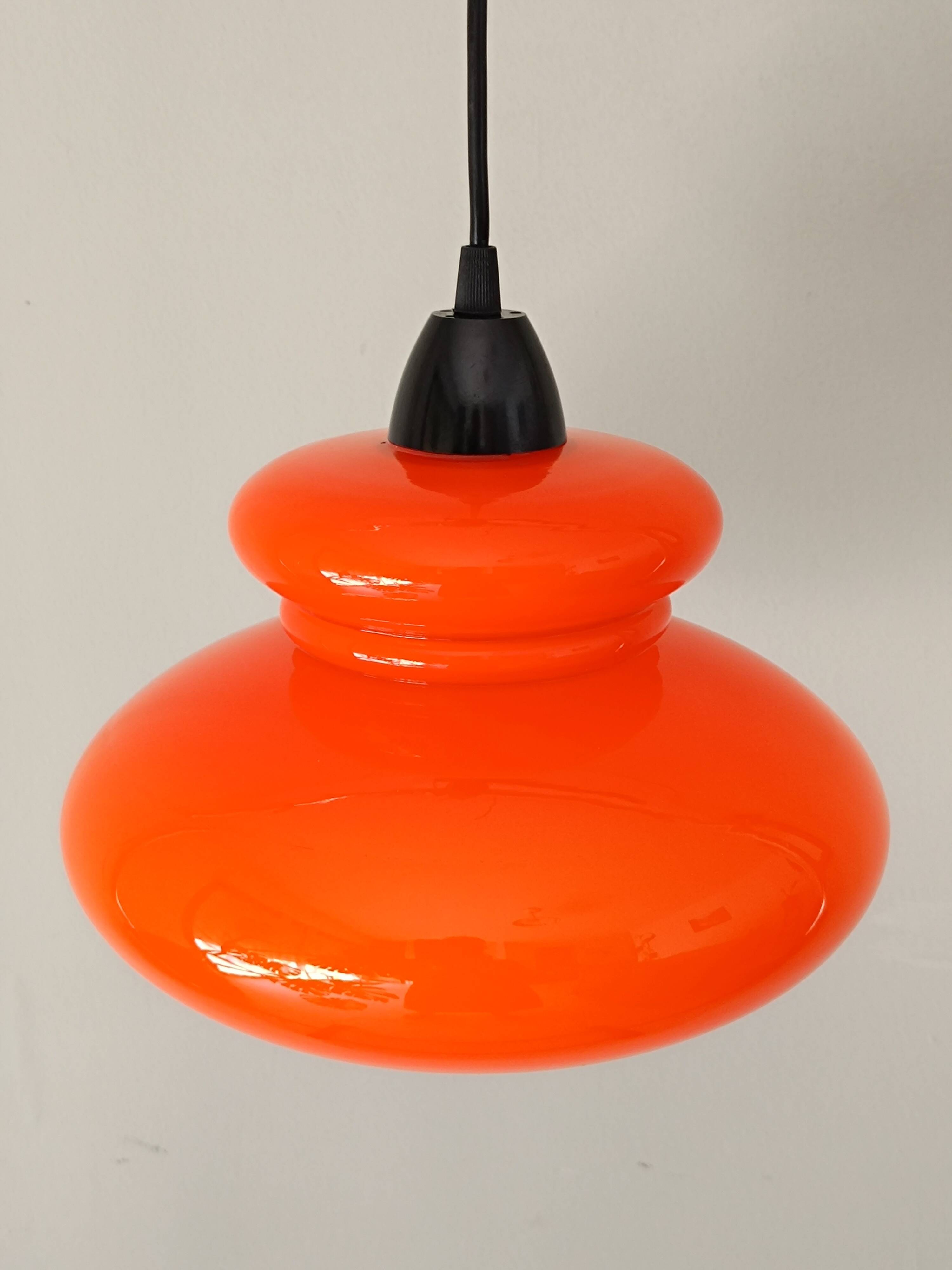 Lustre opaline orange années 70
