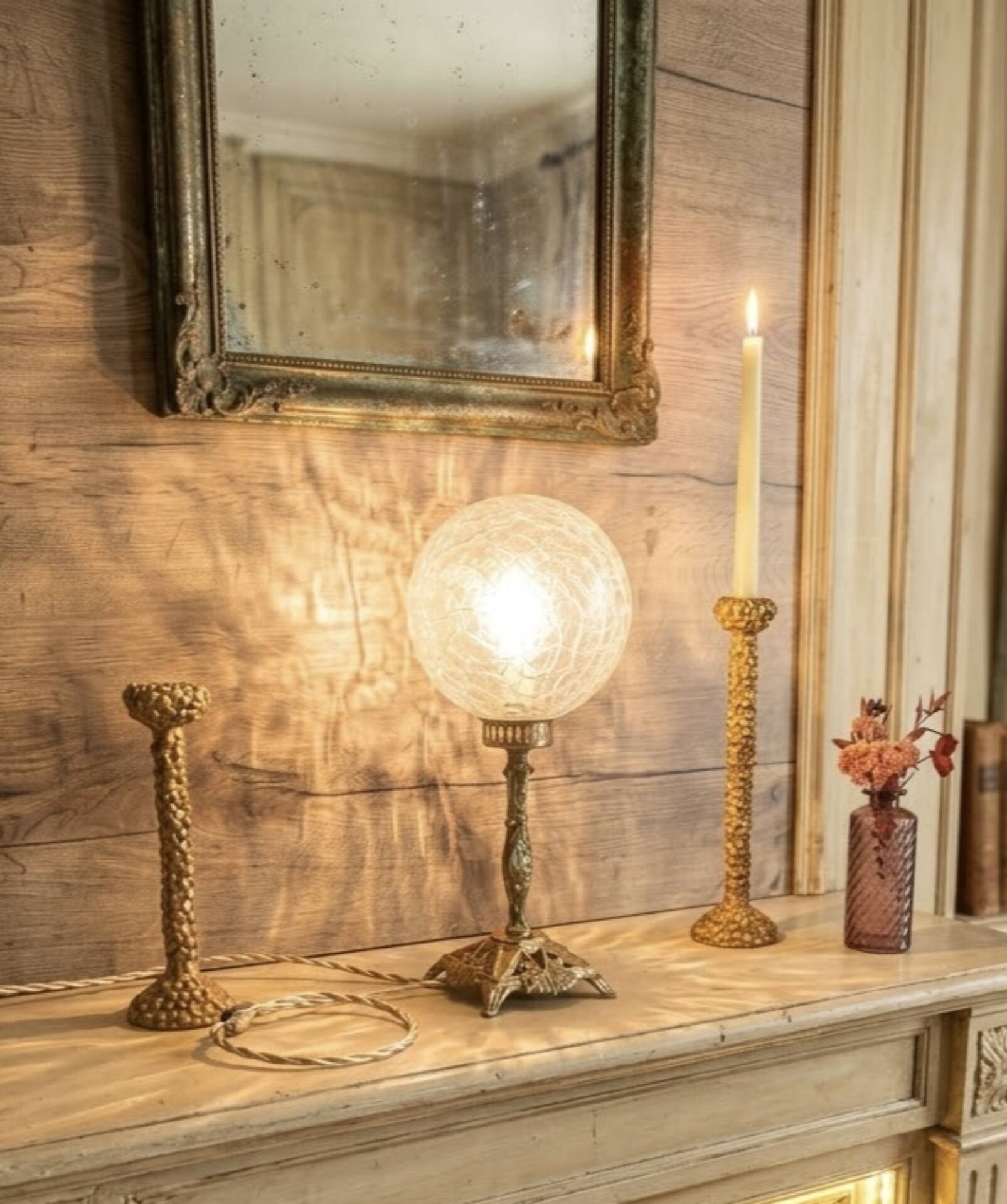Retro-chic upcycled lamp | bronze and spherical glass