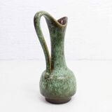 WG pitcher vase 1970