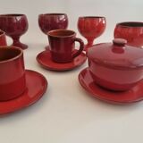 Red enamelled terracotta: cups, saucers, glasses