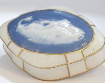 Porcelain box