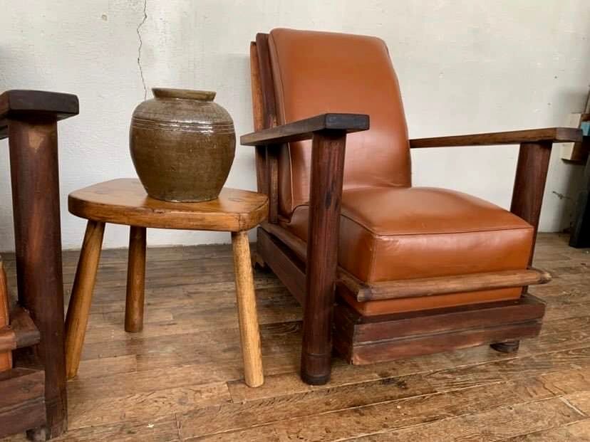 PAIR OF BRUTALIST ARMCHAIRS IN TEAK AND VINTAGE COGNAC LEATHER FROM THE 1950S