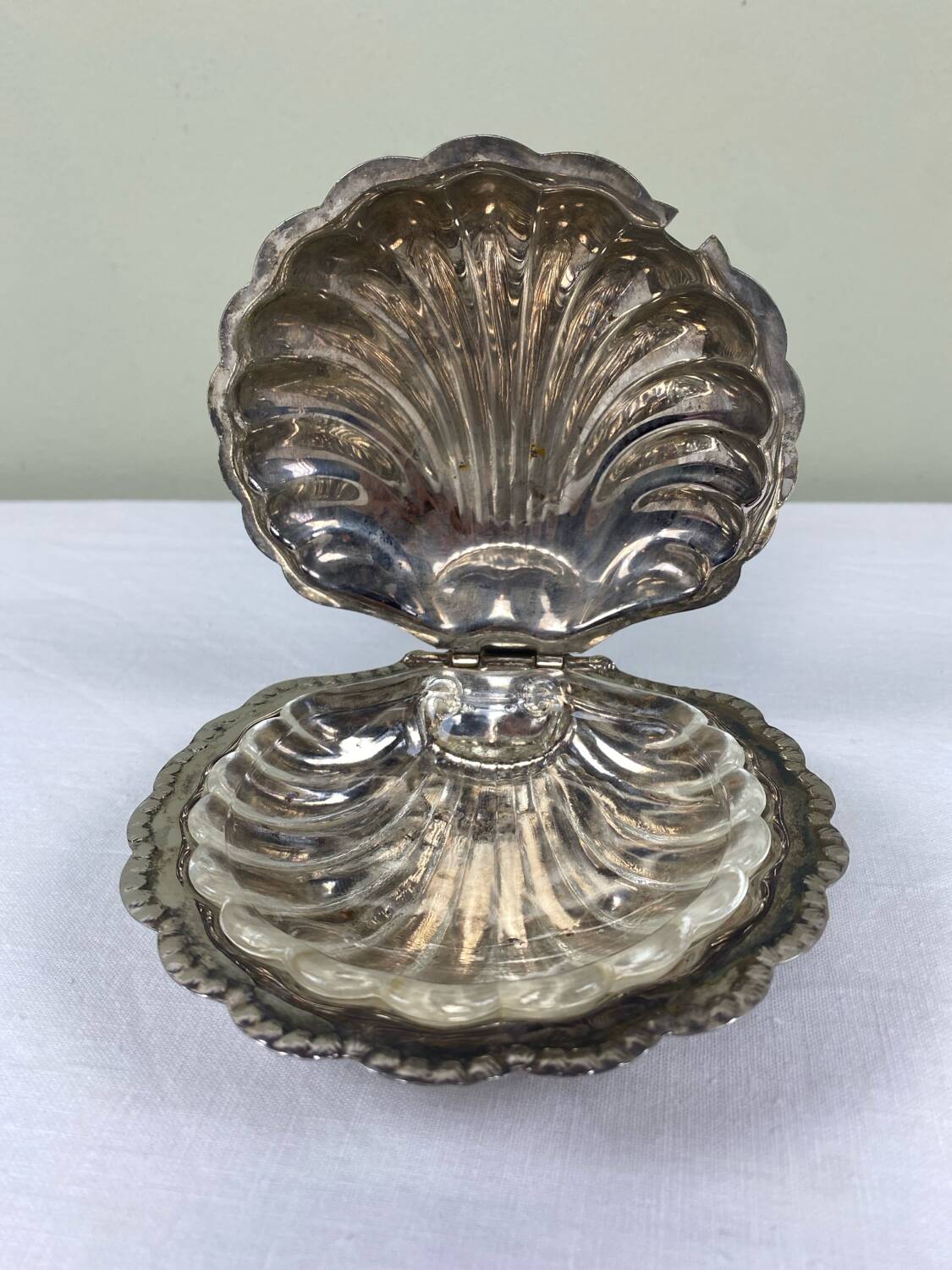 Scallop butter dish