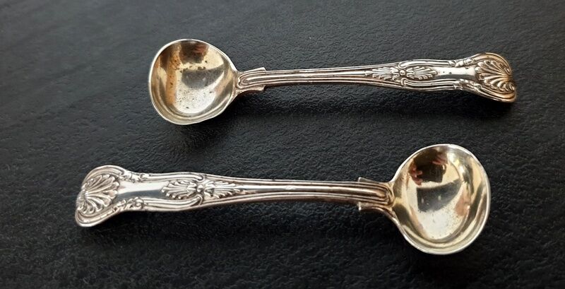 Series of 4 salt pans and their solid silver salt shovels - Shell model - England - 365g