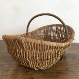 Small basket in woven wicker and hazelnut