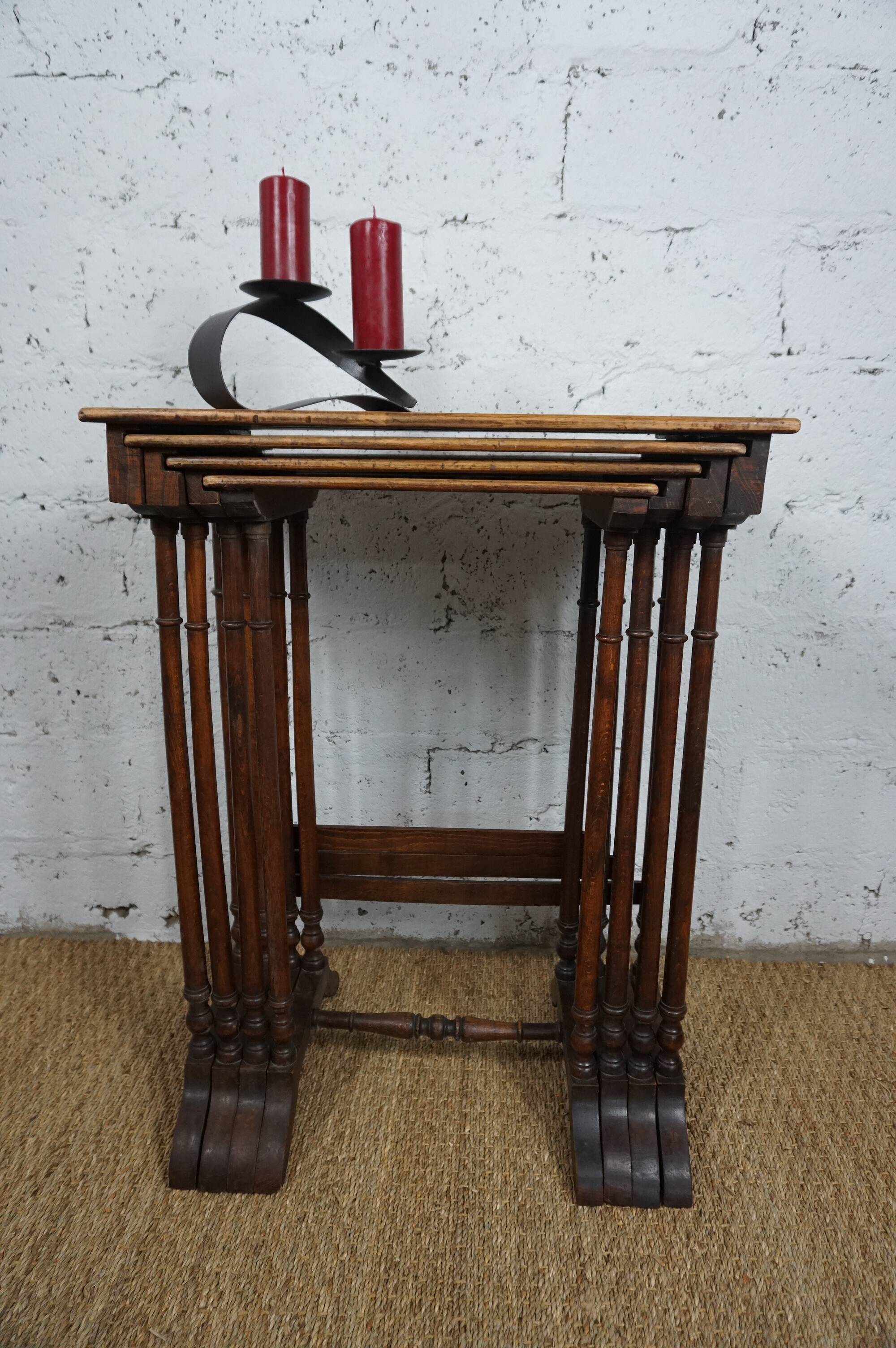 4 tables gigogne en bois art nouveau décor floral
