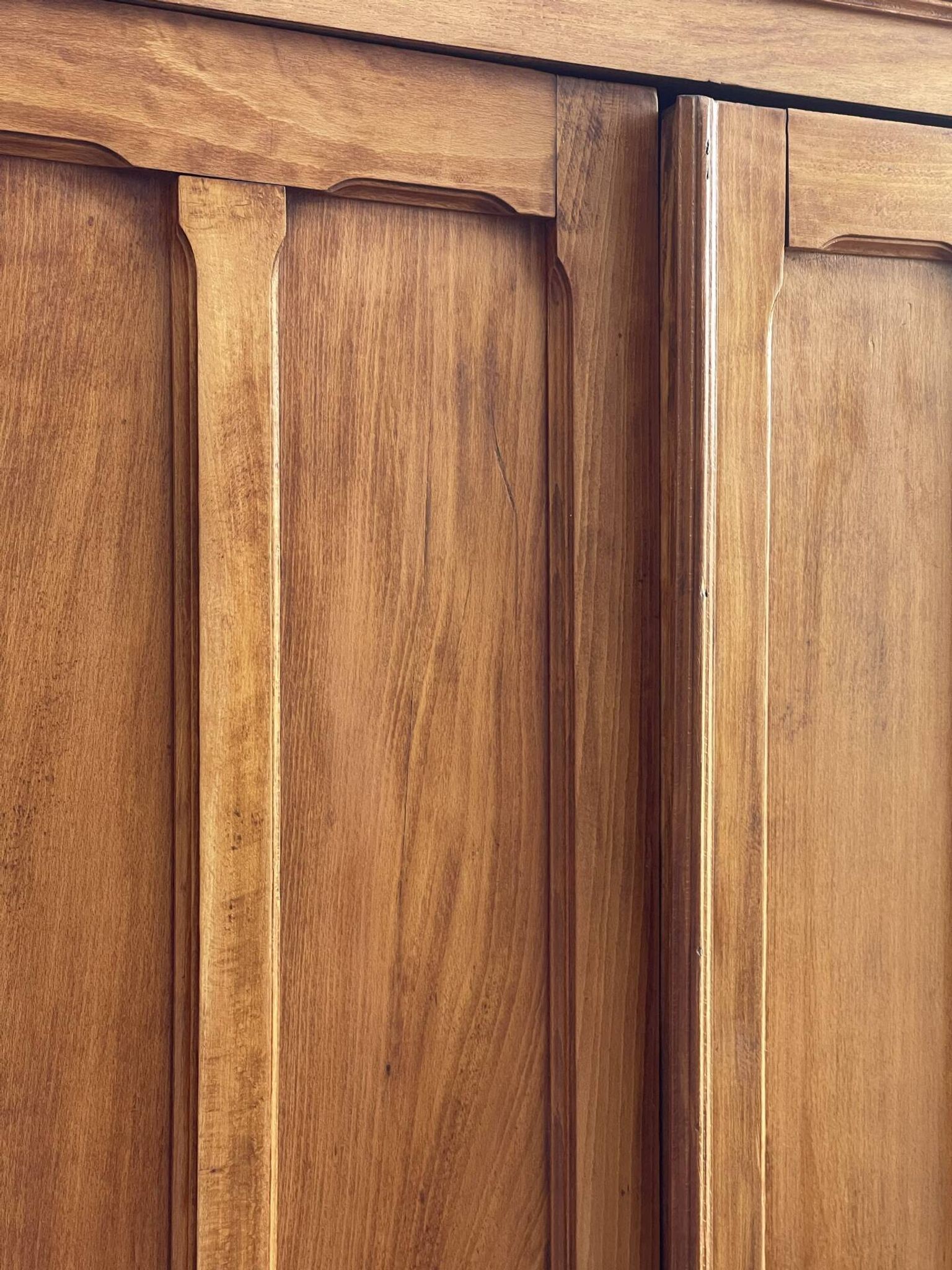 Armoire parisienne