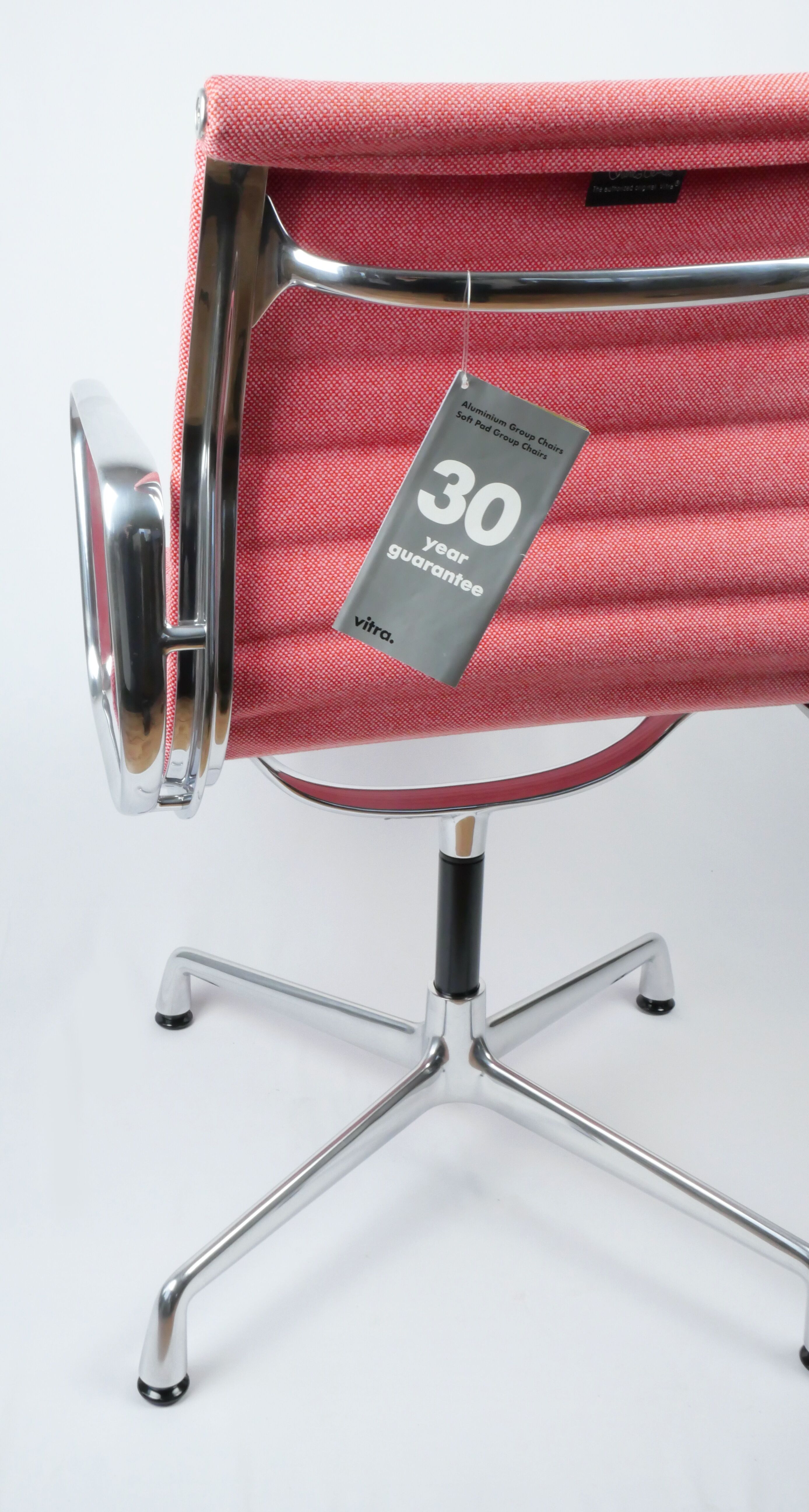 Armchair EA104, Charles and Ray Eames Vitra Edition