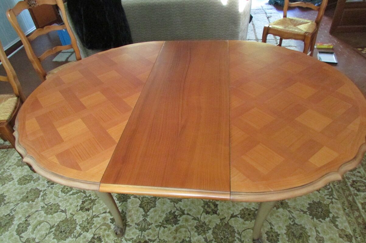 Extendable table and 4 straw chairs, cherry wood