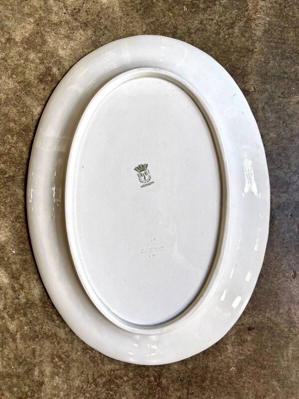 Plat ovale en terre de fer St Amand et Hamage, service ''Médaillon