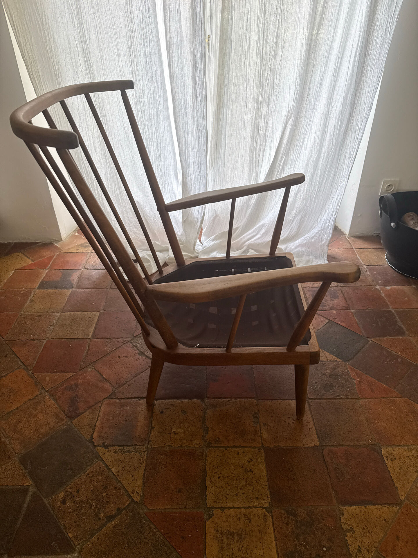 Fauteuil de style scandinave (esprit Windsor),