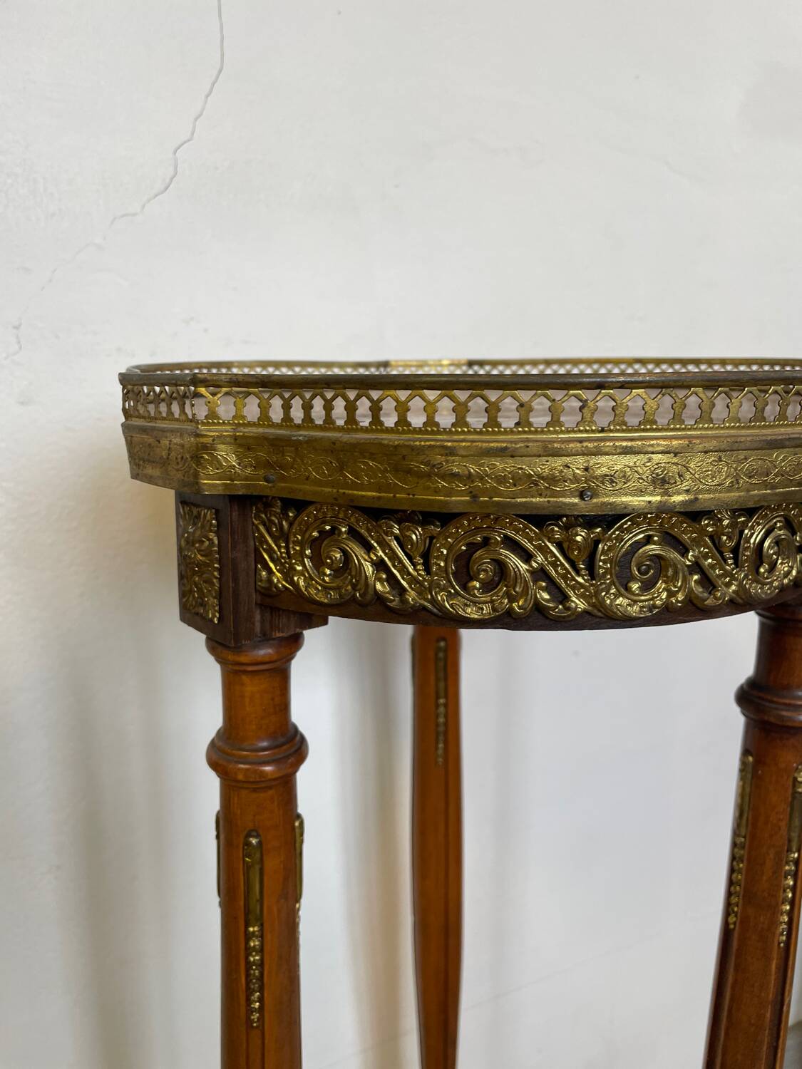 Napoleon III tripod stand