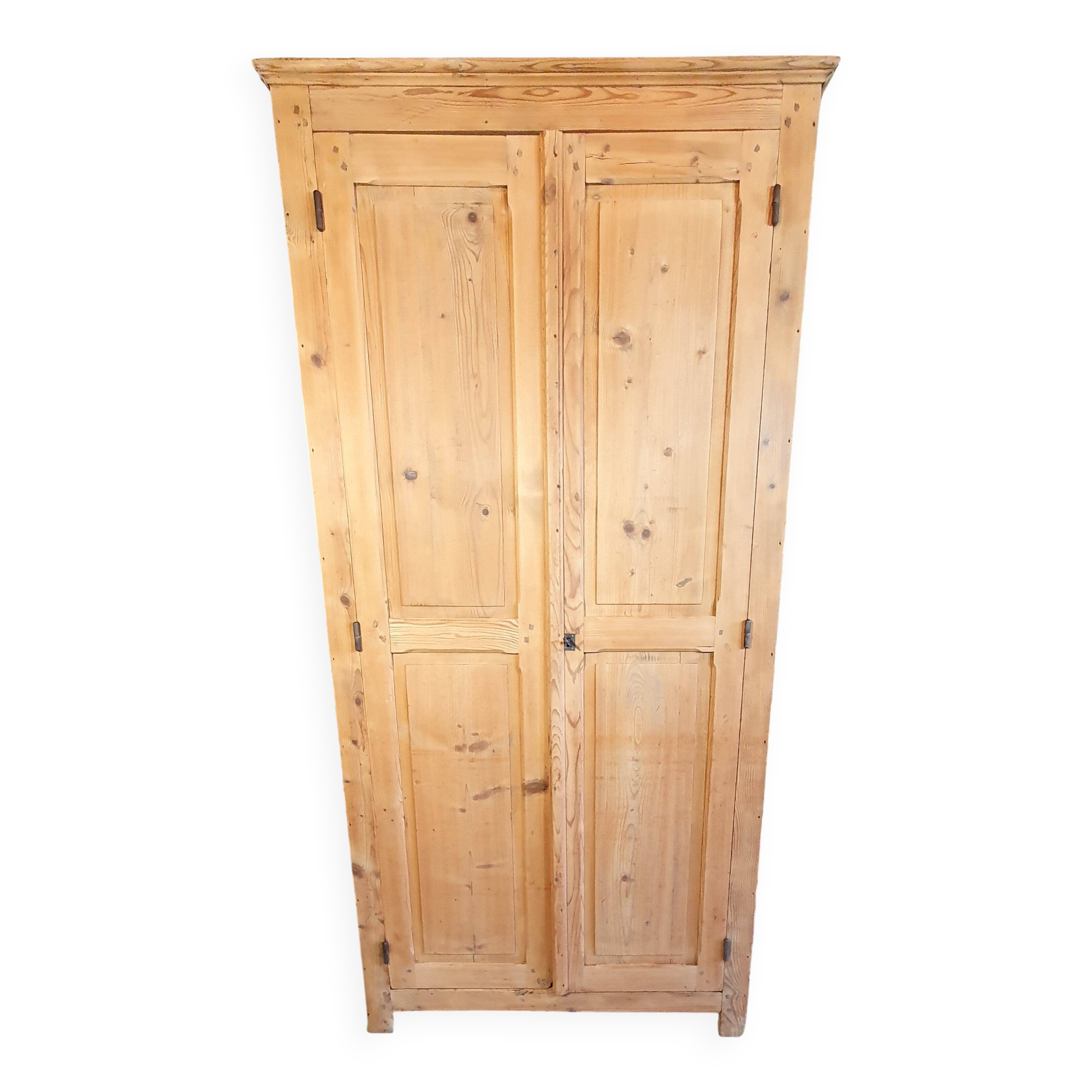 Armoire parisienne