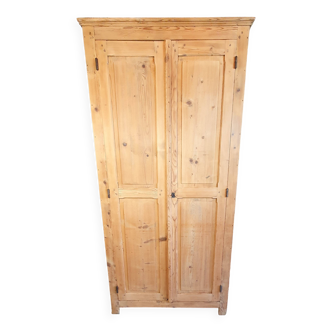Armoire parisienne