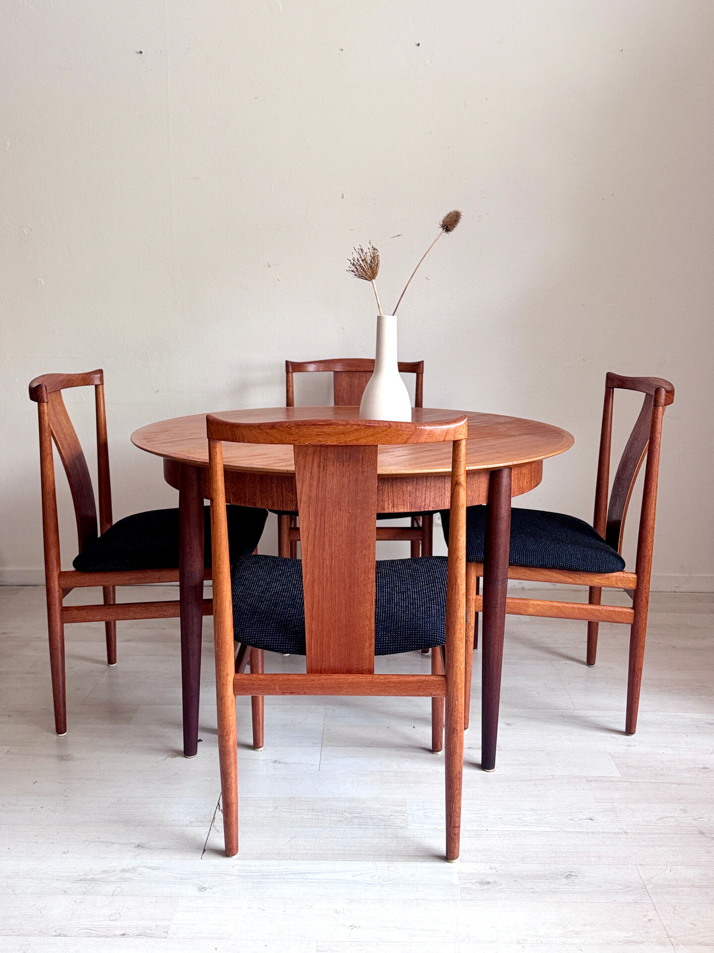 6 Danish mid-century teak chairs by Henning Sørensen for Danex from the 1960s.