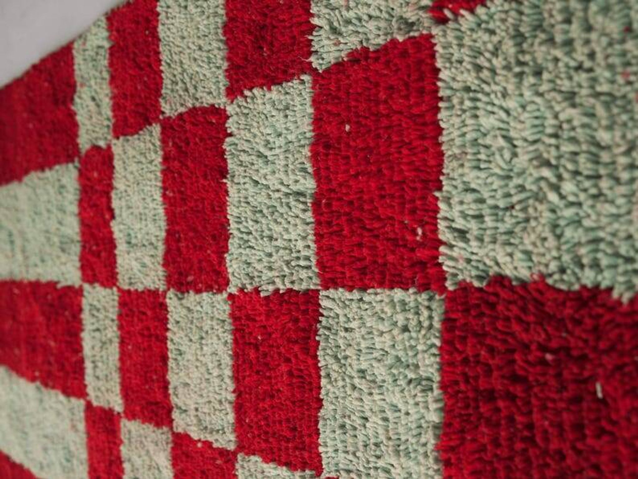 Traditional handmade green and red carpet 1.5/2.5 m.