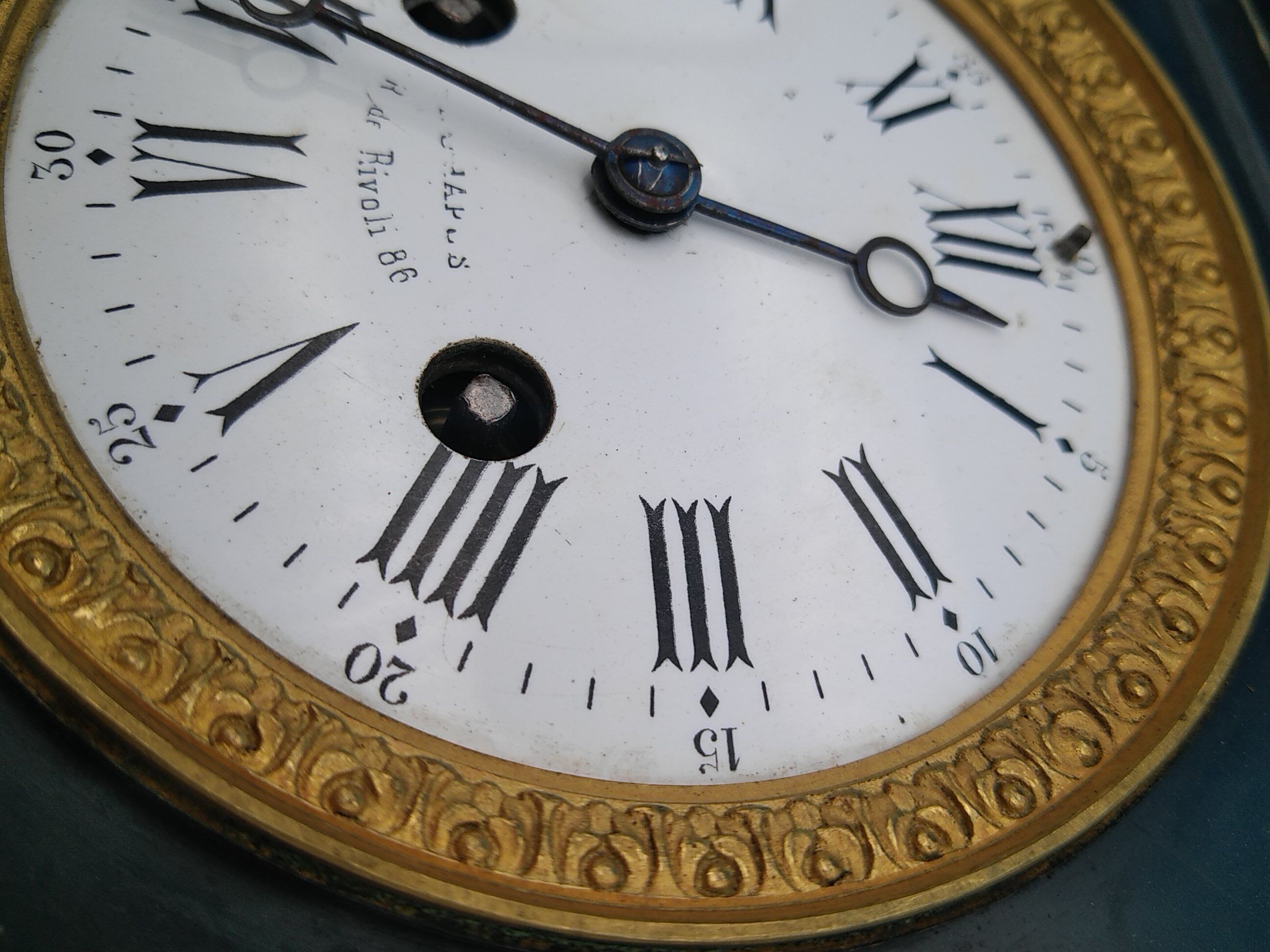 Pendule marbre noir Napoléon III, A Chapus 86 , rue de Rivoli