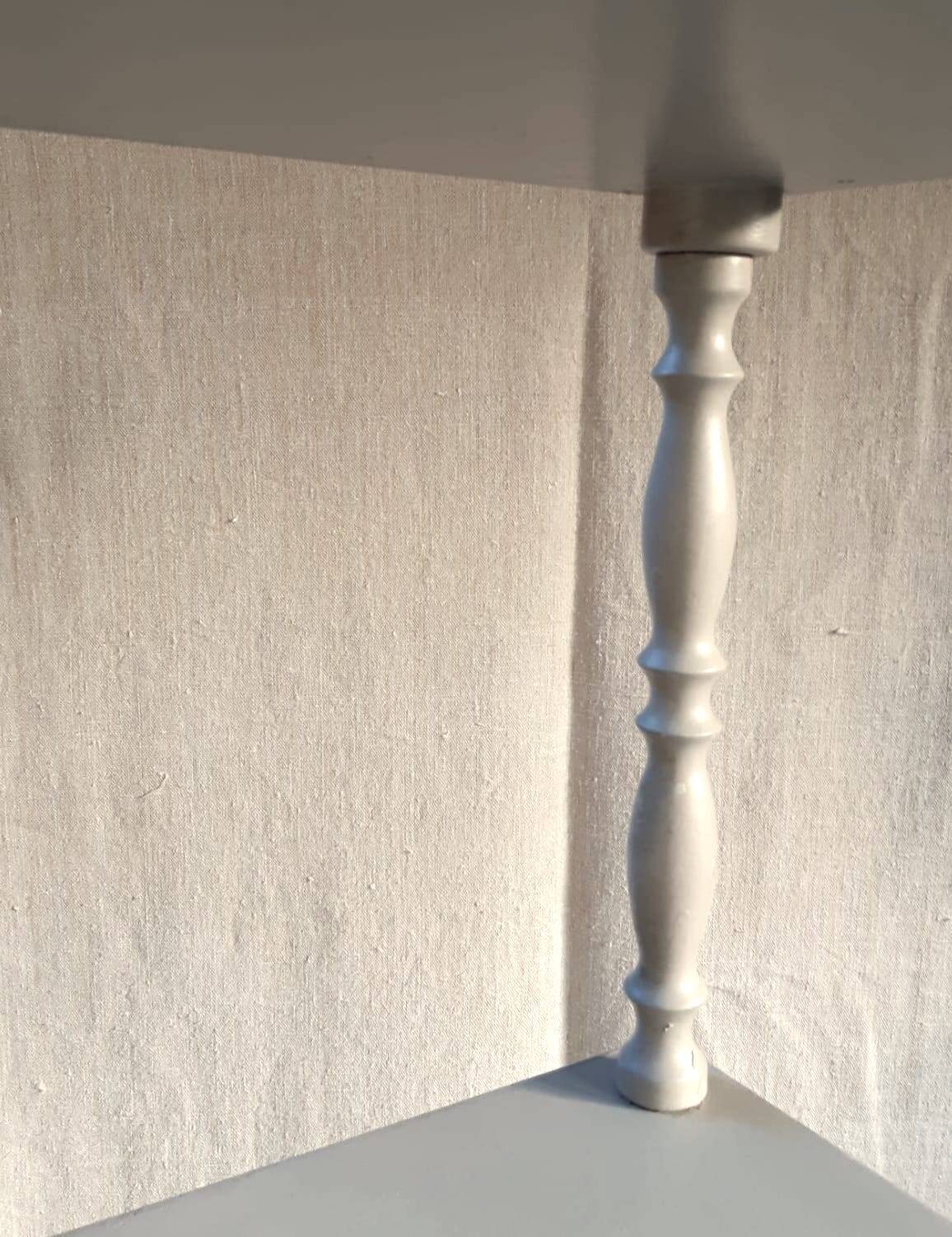 pedestal table with 3 shelves in beige painted wood