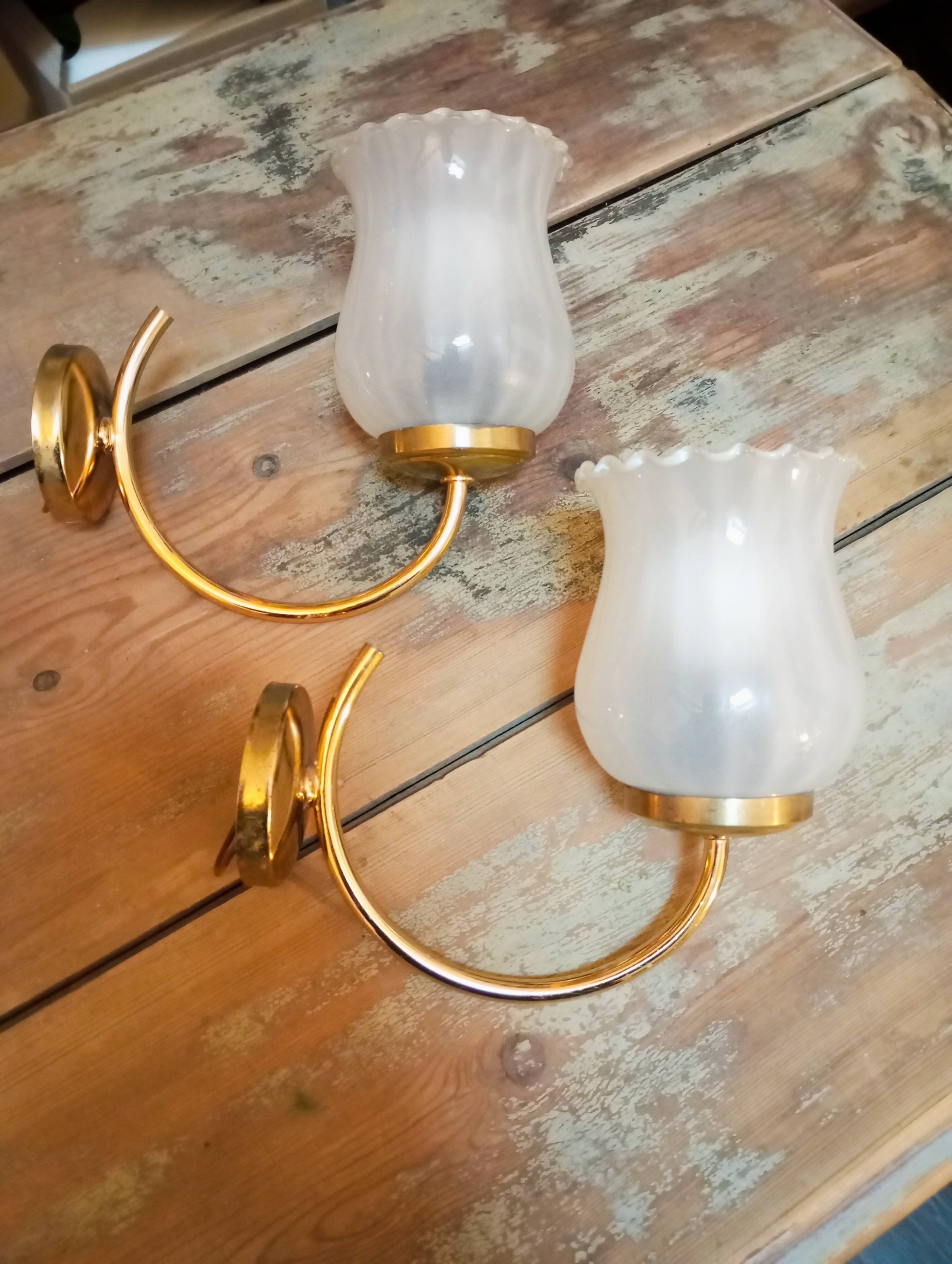 2 tulip wall lights in gold metal