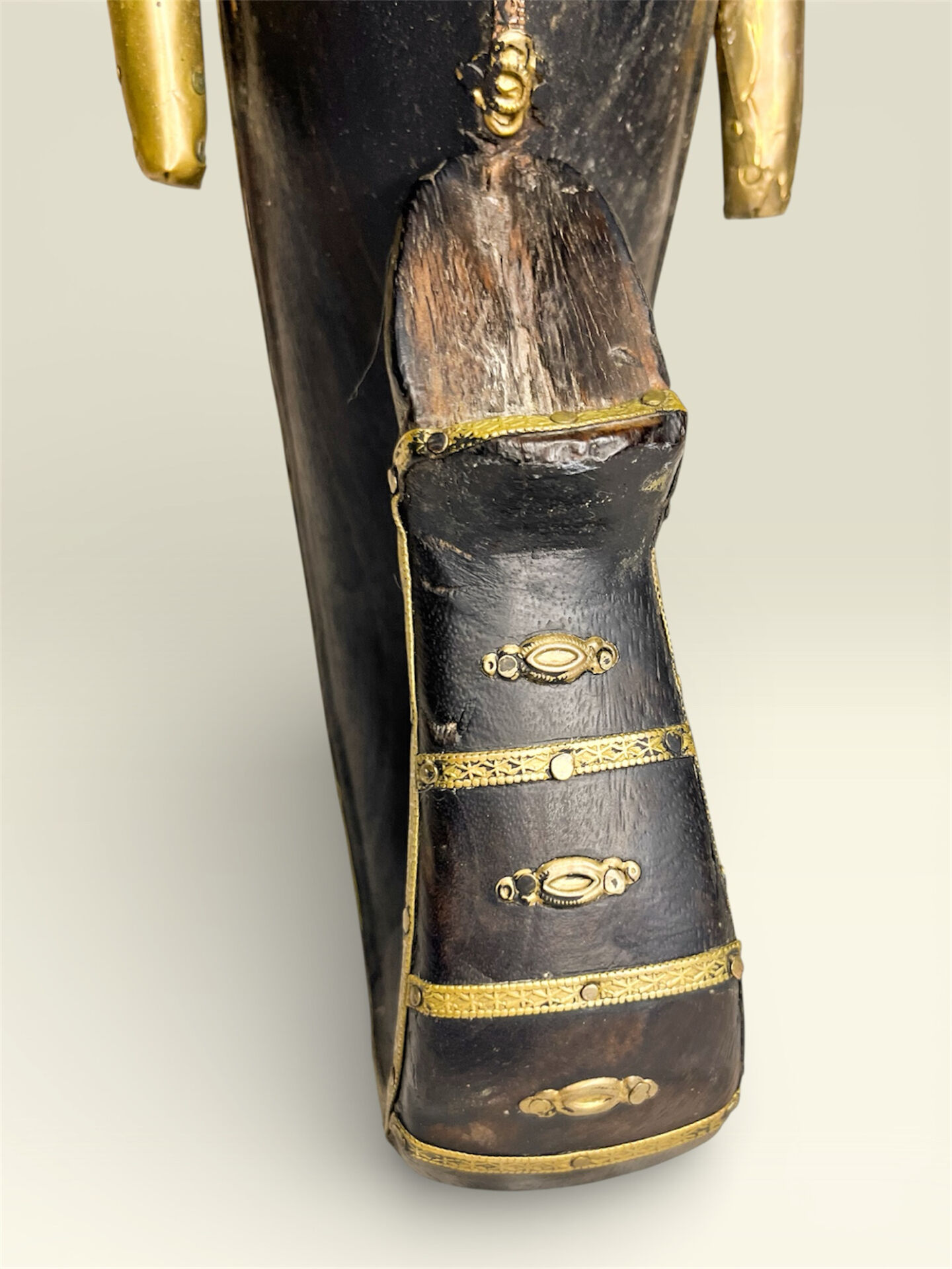 Elephant Head Shelf Hand-Carved & Brass – Indian Folk Art