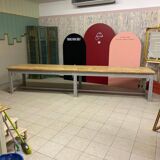 Grande table à manger de 4 mètres de long