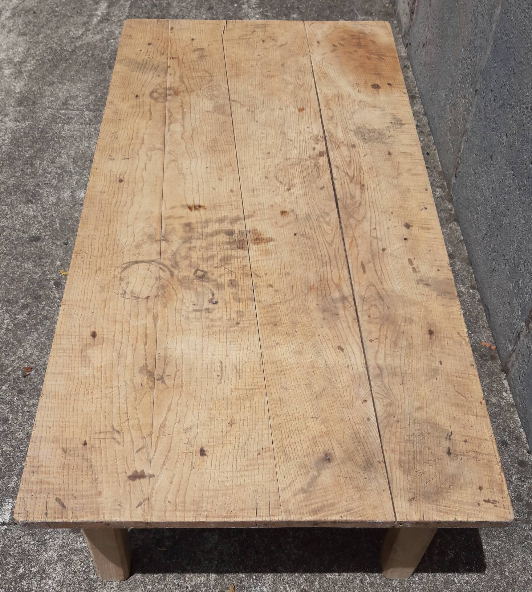 Oak coffee table. (150x73cm)