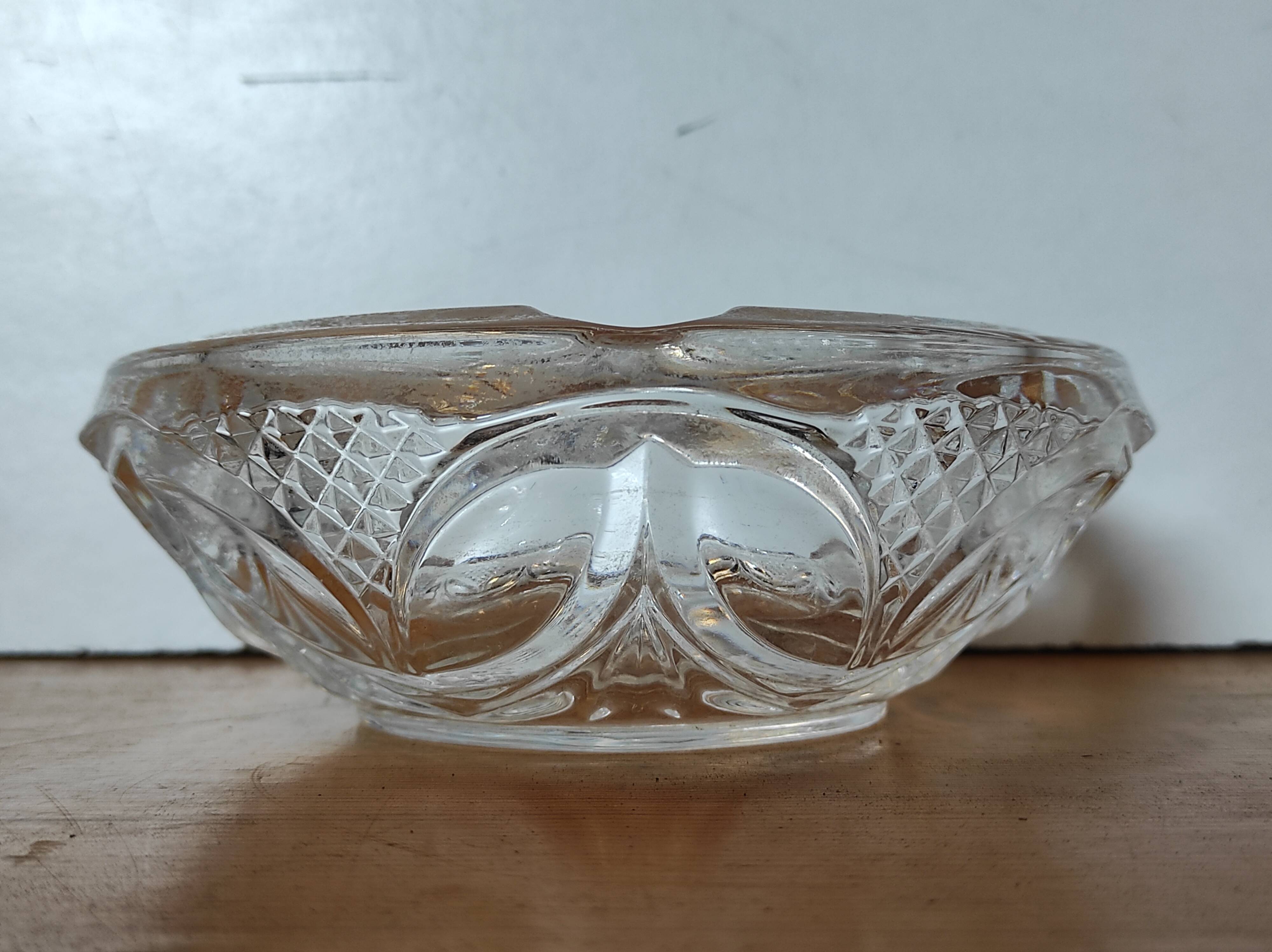 Vintage ashtray in pressed glass art deco floral pattern