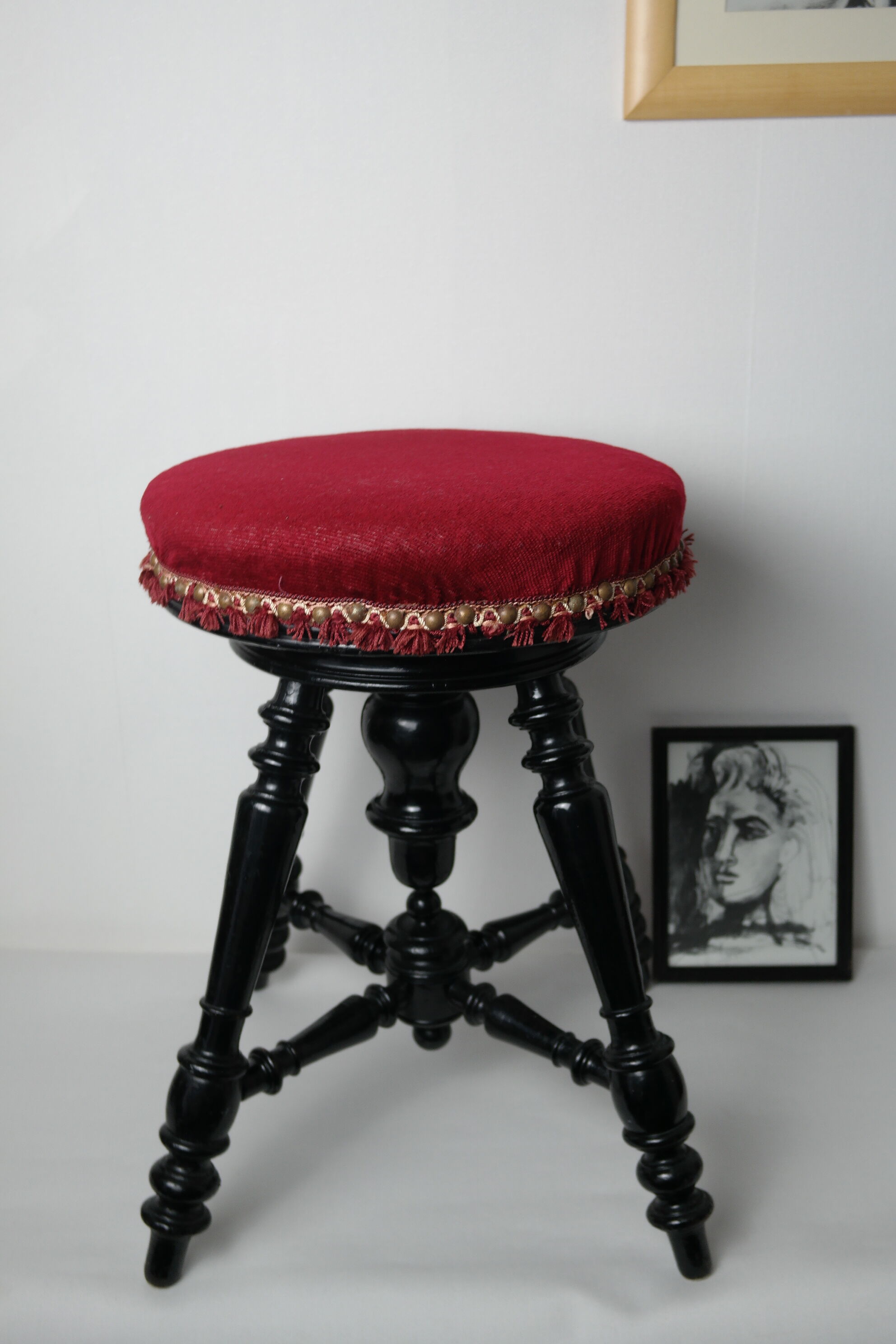 Napoleon III piano stool