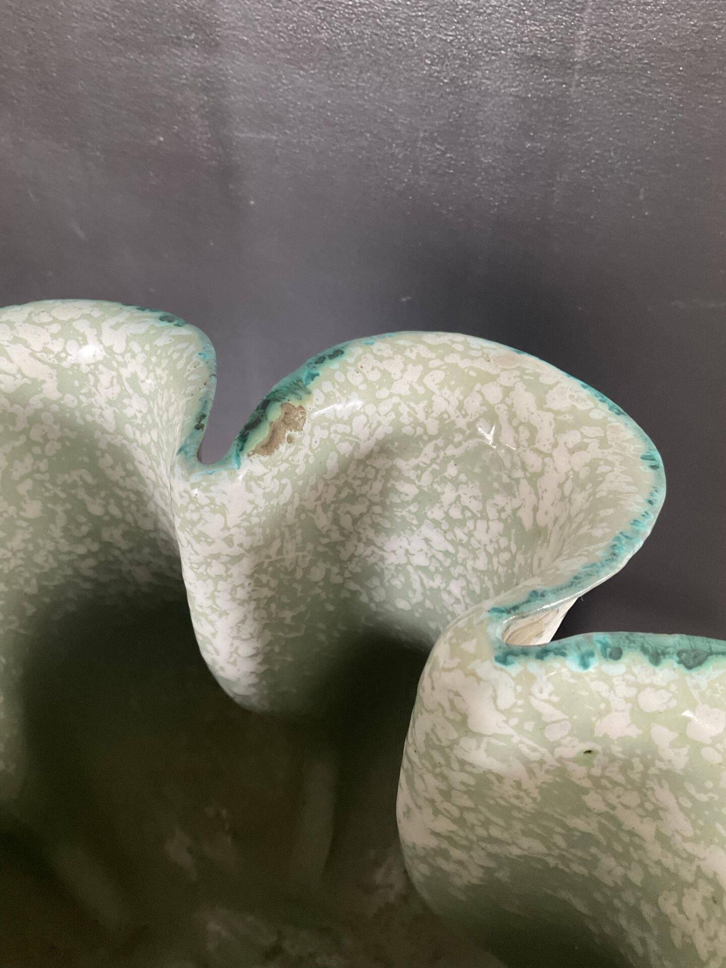 Large Italian polylobed vase by Volpi Deruta from the 1960s-70s.