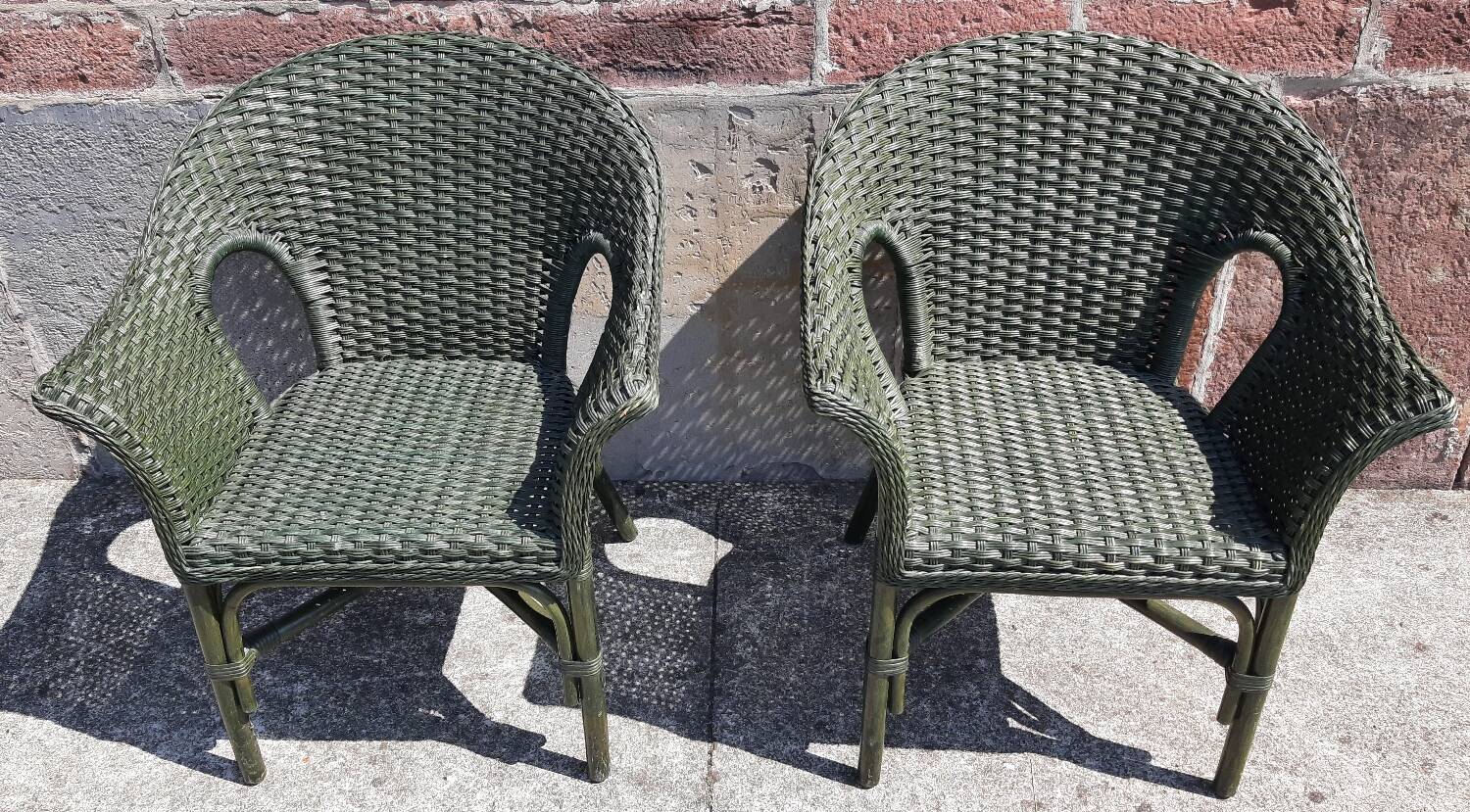 Salon de jardin complet en rotin. (Sofa, fauteuils x 2, table basse)