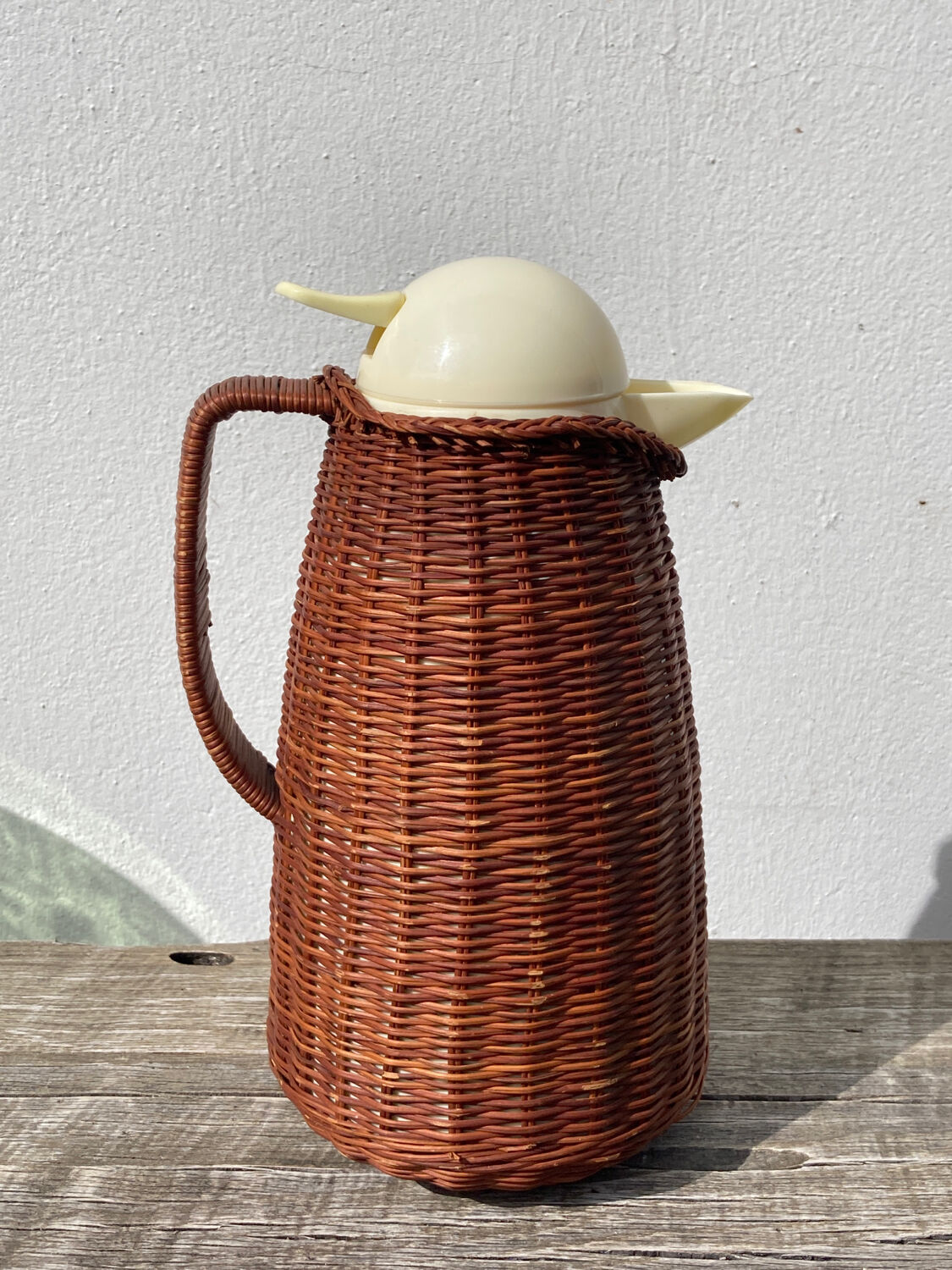 Thermos cafetière en rotin tressé vintage