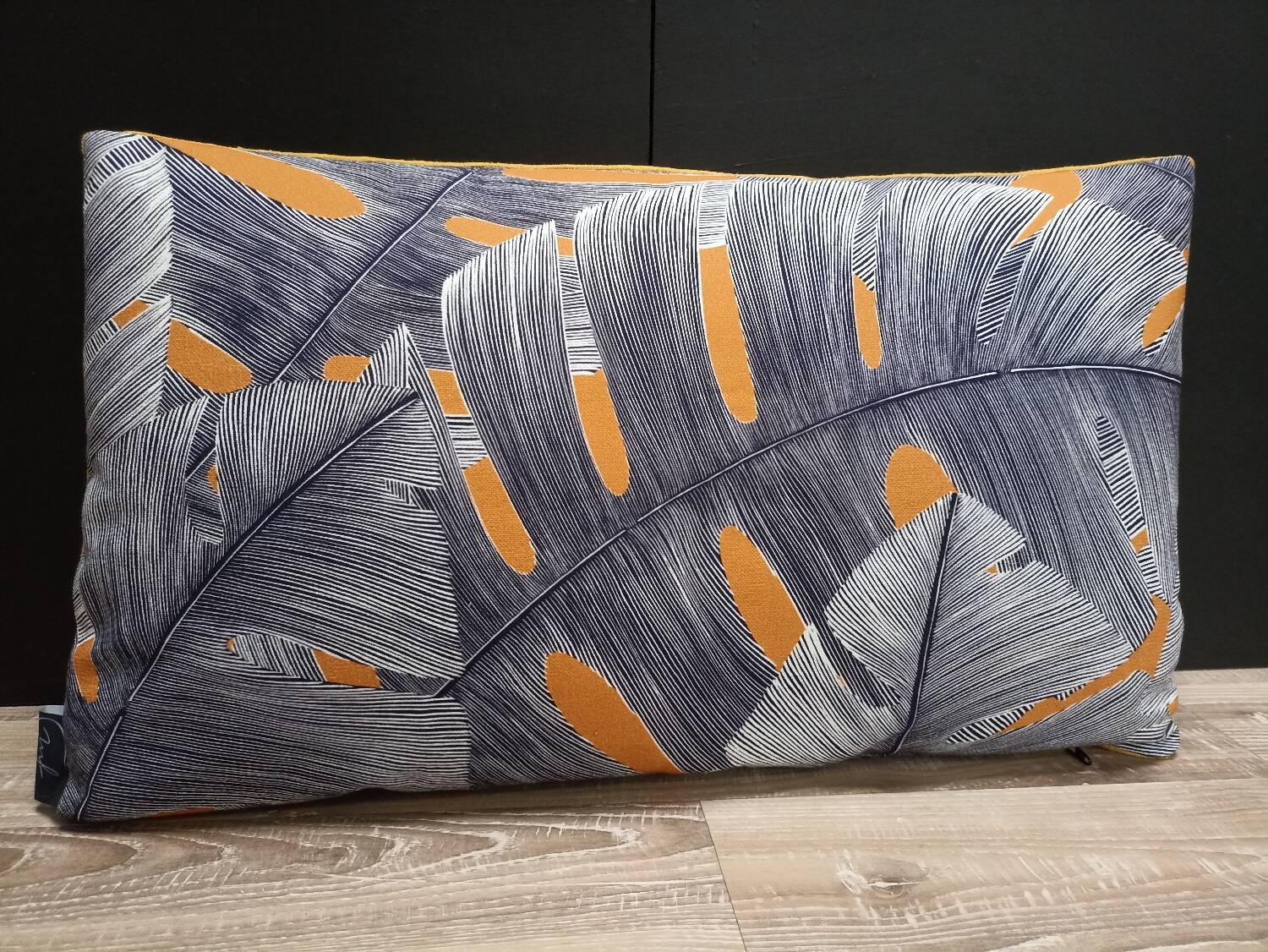 Floral pattern cushion 30x50cm