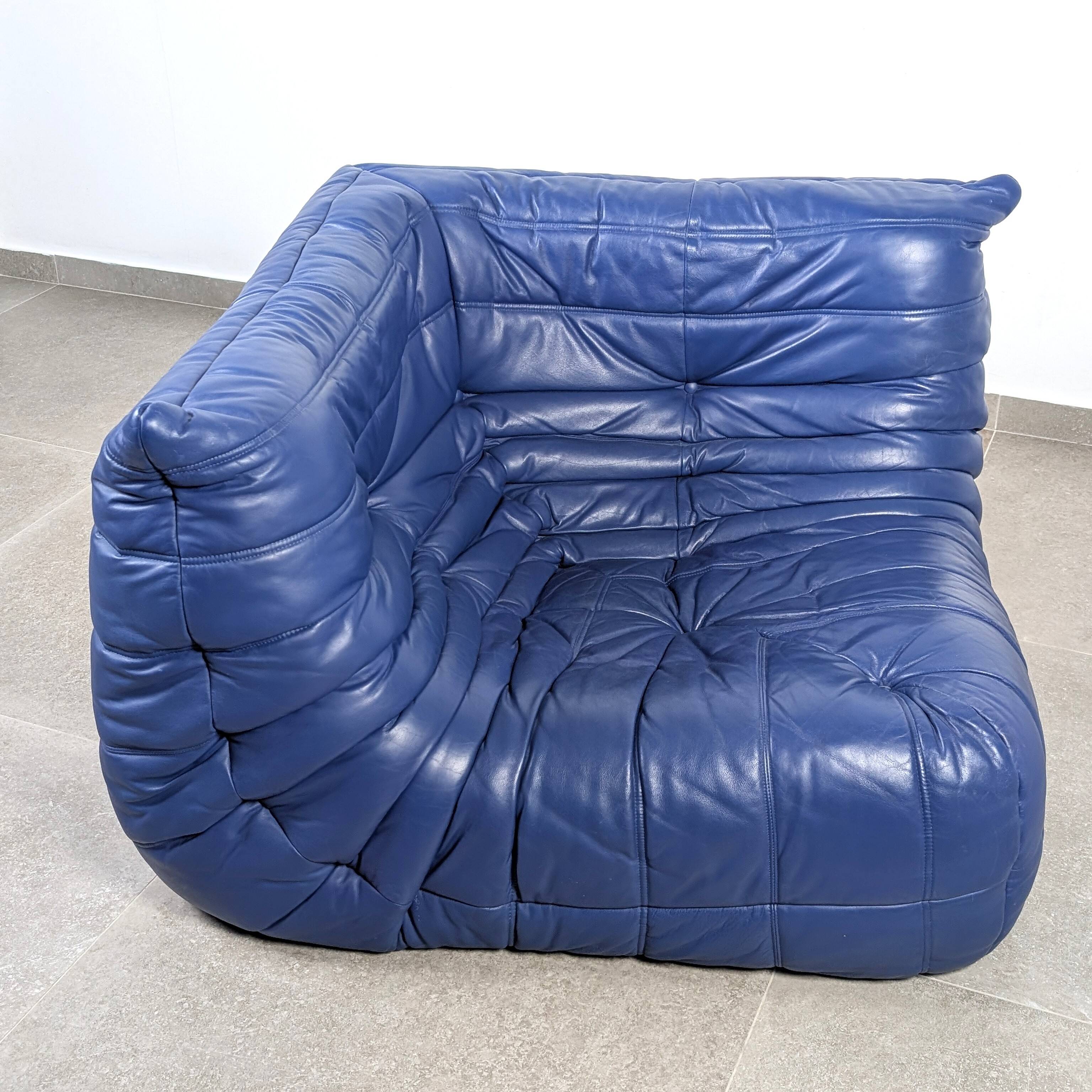 Canapé d'angle Michel Ducaroy Ligne Roset en cuir bleu Togo, France, années 1980