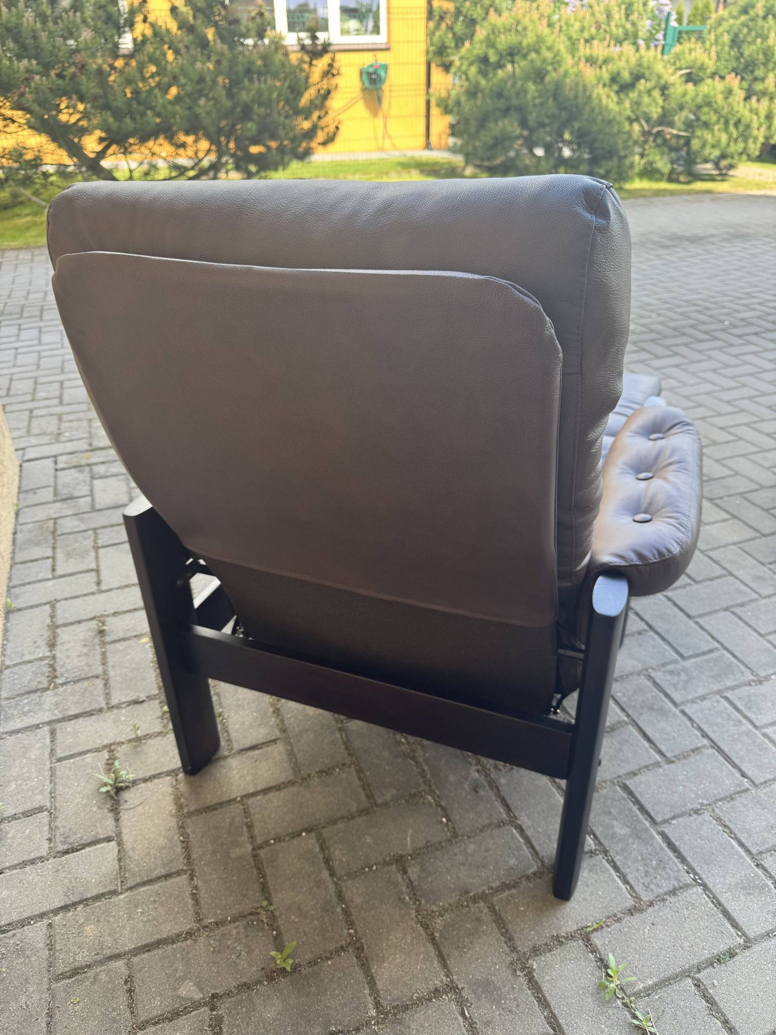 Vintage Ekornes Amigo armchair and footrest – Renovated