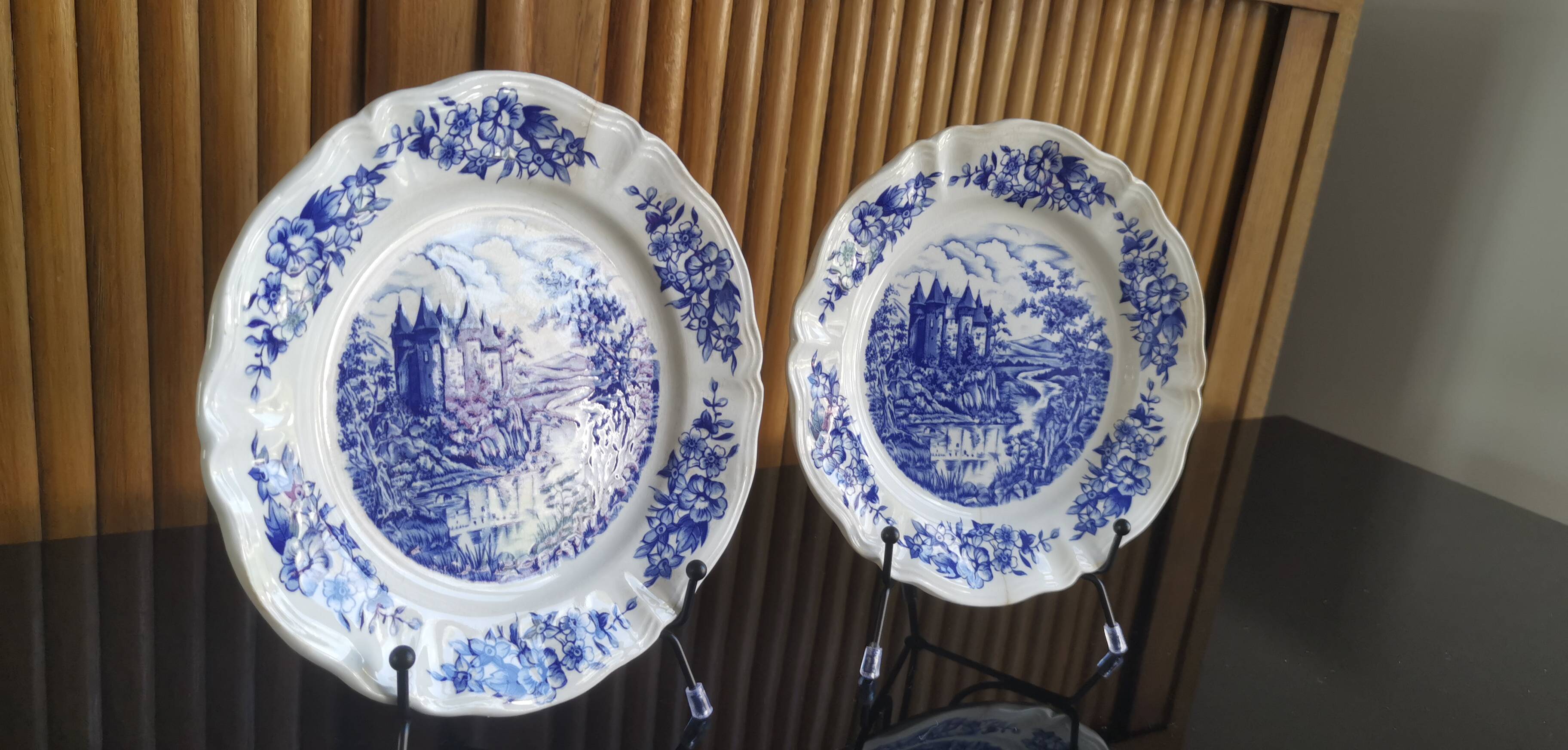 Set of 2 Sarreguemines porcelain collector's plates from the 70s