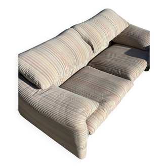 Maralunga sofa in pastel velvet by Magistretti