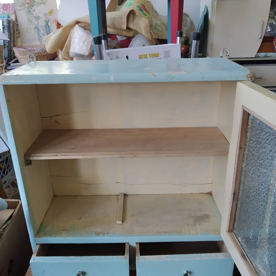 Pharmacy cabinet