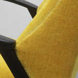 Fauteuil des années 1950 en velours jaune, entièrement restauré