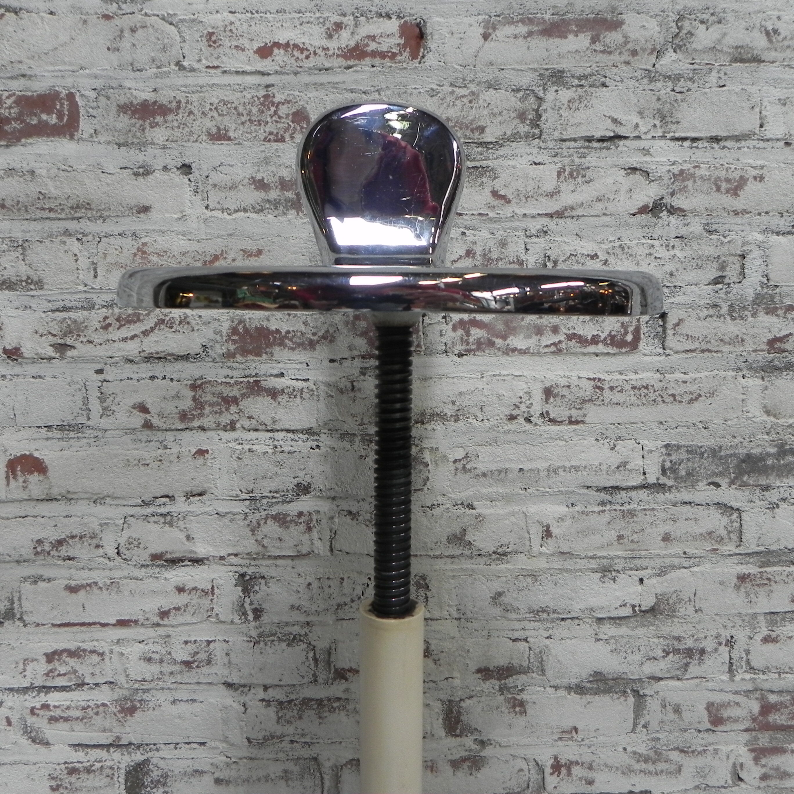 Industrial dentist stool