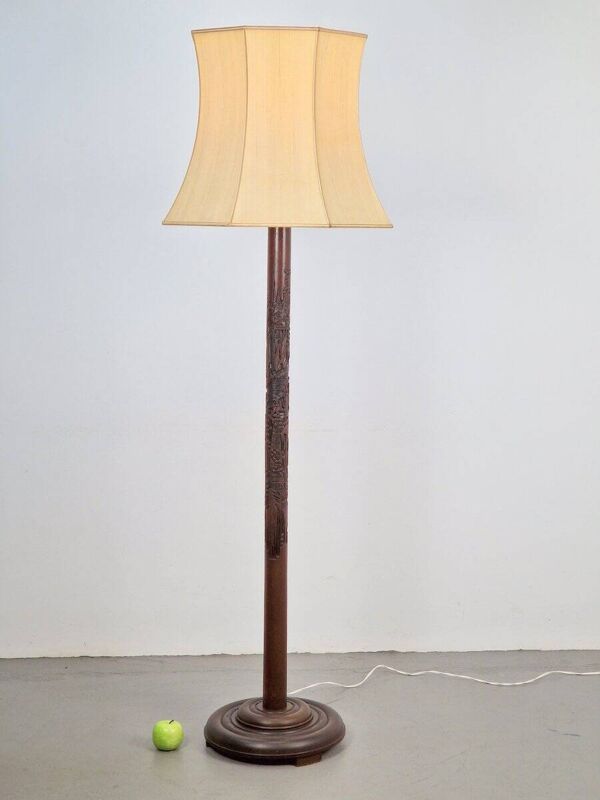 Lampadaire en bois sculpté de style asiatique Art Déco, années 1930