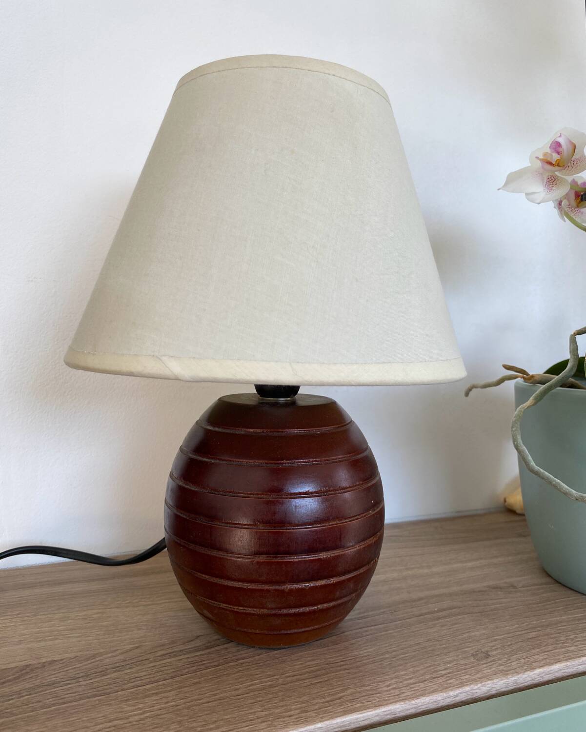 Ball bedside lamp