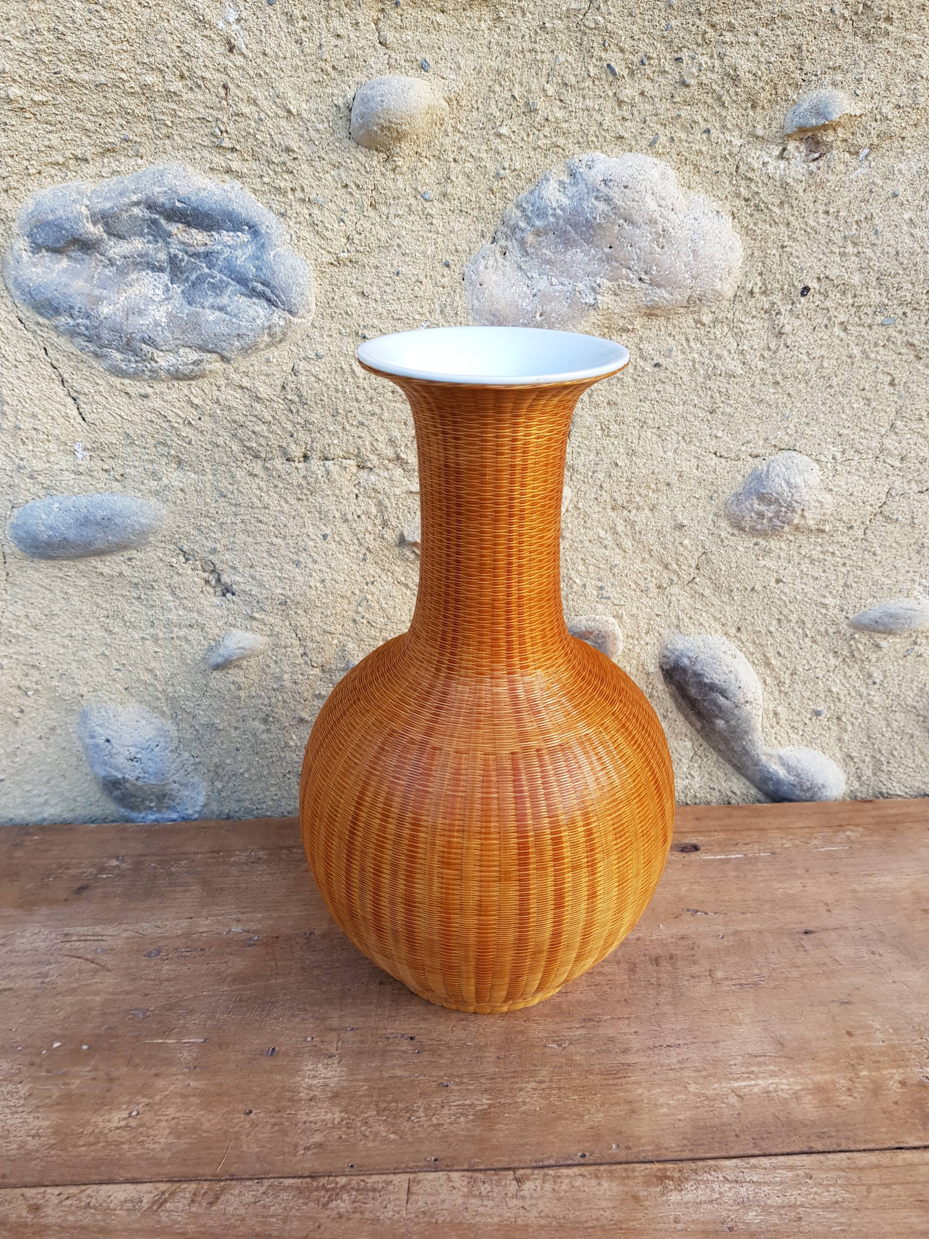 Woven straw vase