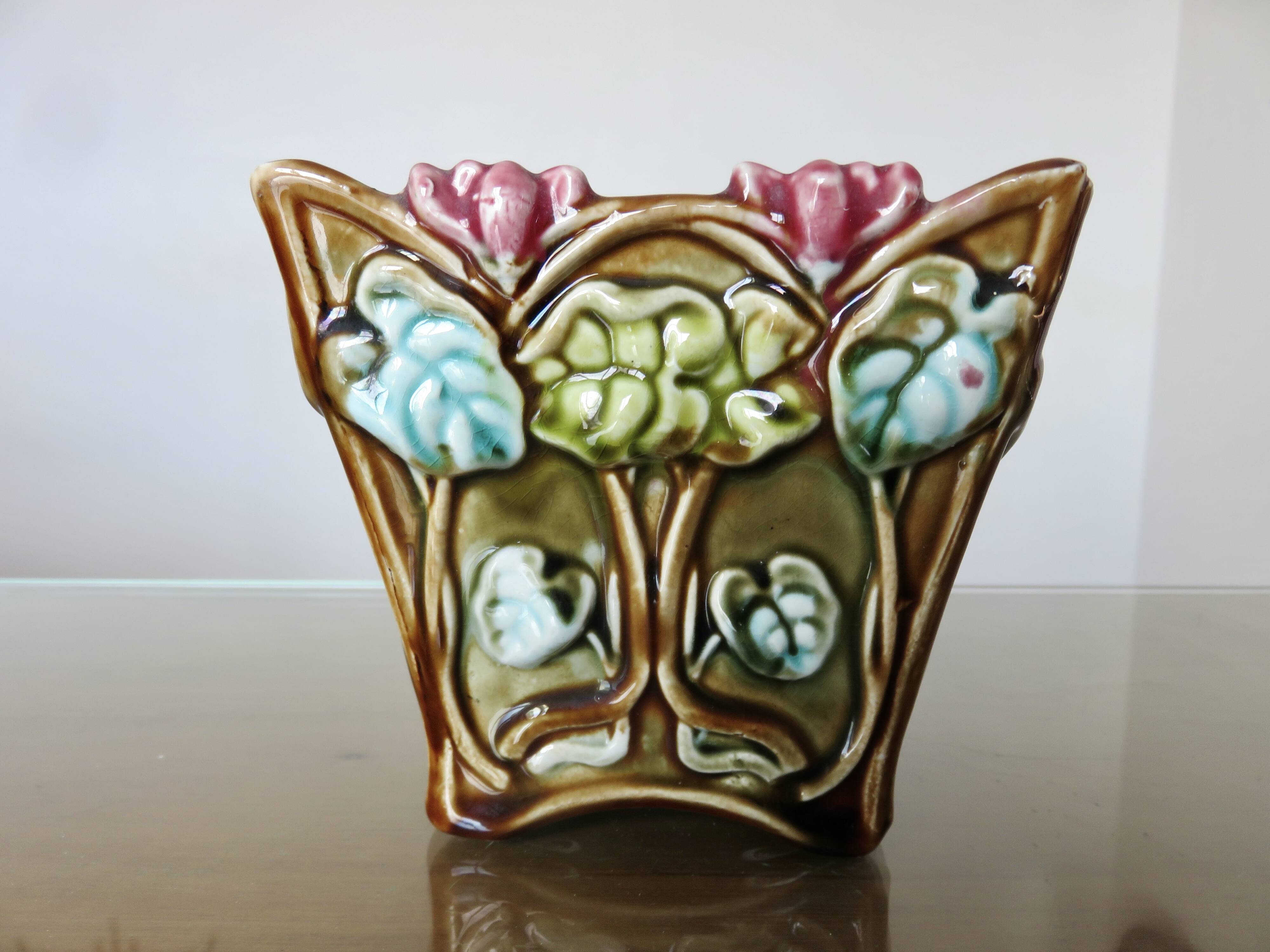 Vase, art nouveau cache pot, in barbotine, Onnaing majolica with floral motif.