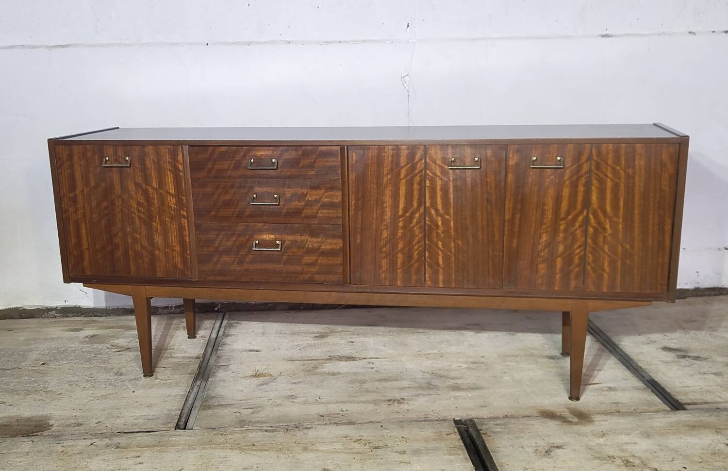 Vintage mid-century NATHAN enfilade