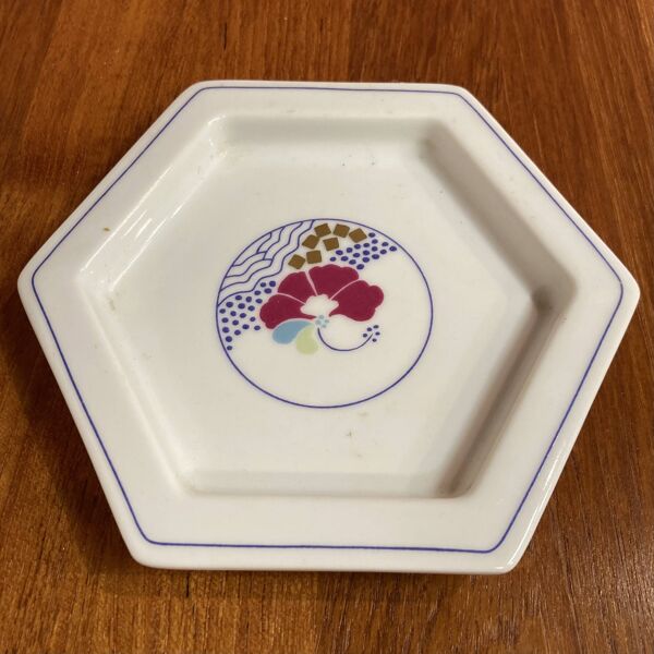 Ensemble de cinq céramiques design scandinave.